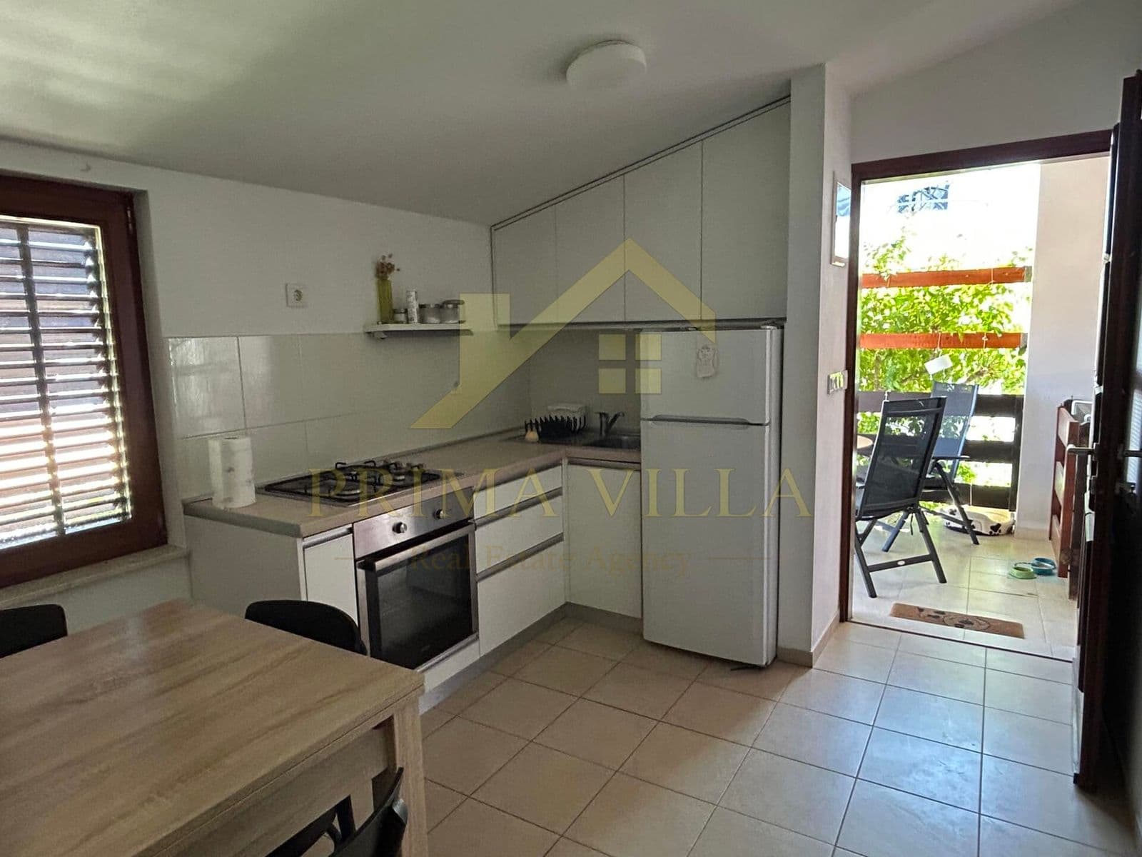 BEZ PROVIZIJE-VIR-KUĆA S 2 ETAŽIRANA APARTMANA | 300 m OD MORA